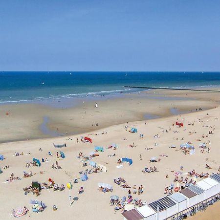 Amazing Apartment In Oostende With House Sea View Екстериор снимка