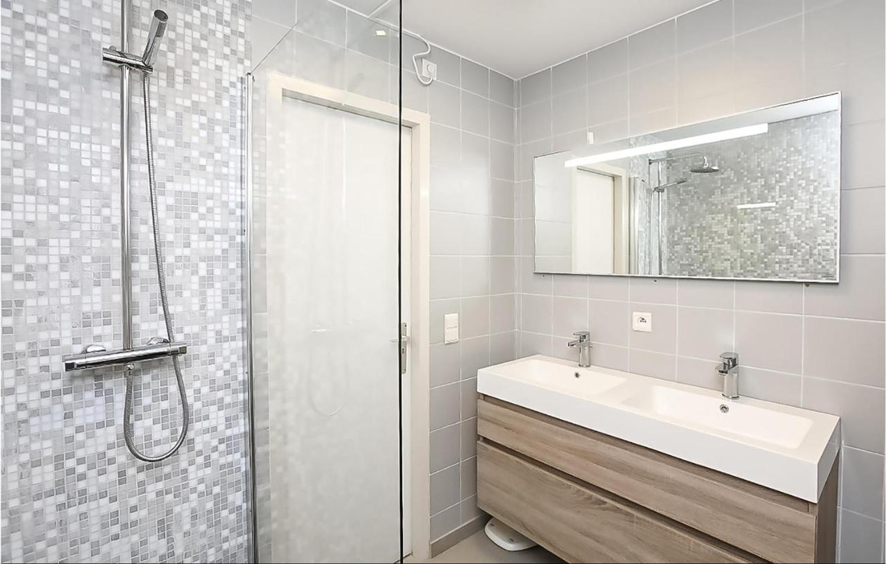 Amazing Apartment In Oostende With House Sea View Екстериор снимка